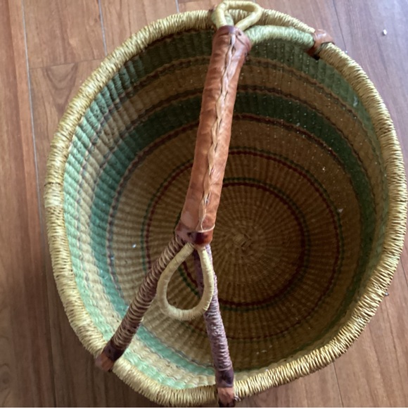 Handmade Basket from Oaxaca Mexico wirh Leather Handle - Picture 1 of 7